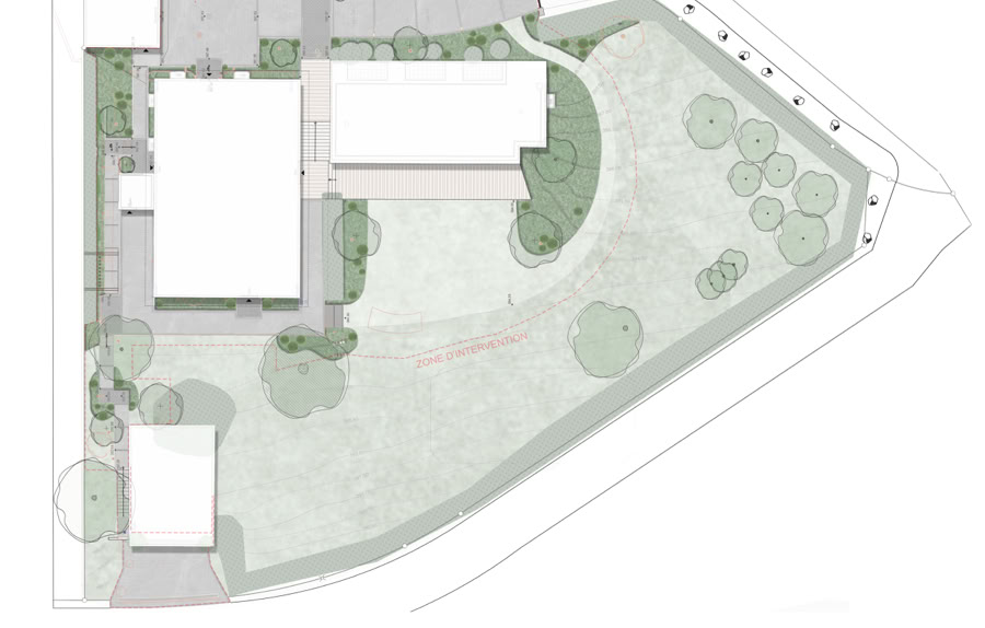 Plan architectural montrant des bâtiments rectangulaires entourés de végétation, avec des chemins et des arbres dispersés sur un terrain en forme de triangle.